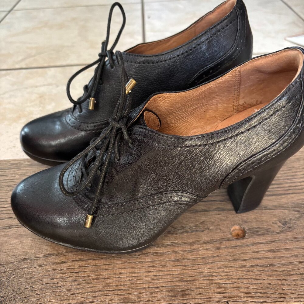 Clarks Womens Oxford Pumps